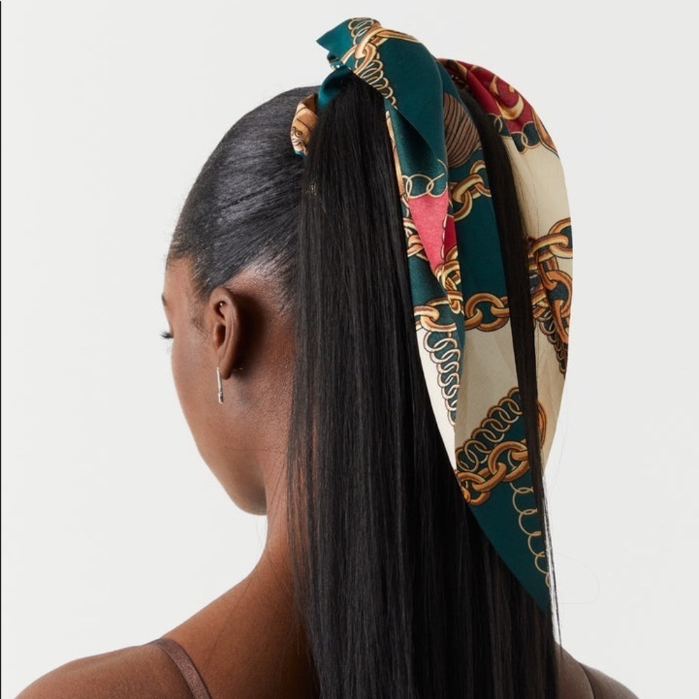 NWOT Printed Long Tail Scrunchie - Olive - Size O/S